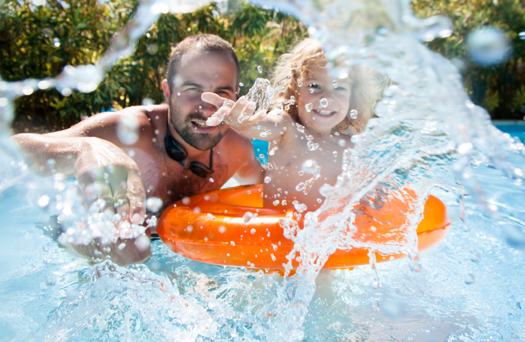 dad and child in pool at Eagle Pointe Golf Club Mont Belvieu